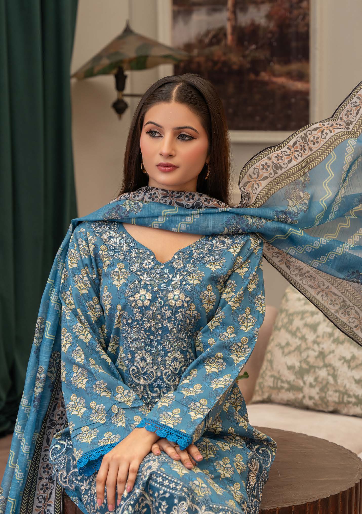Ensemble Pakistanais Bleu Brodé - Été 2025 Mahnoor