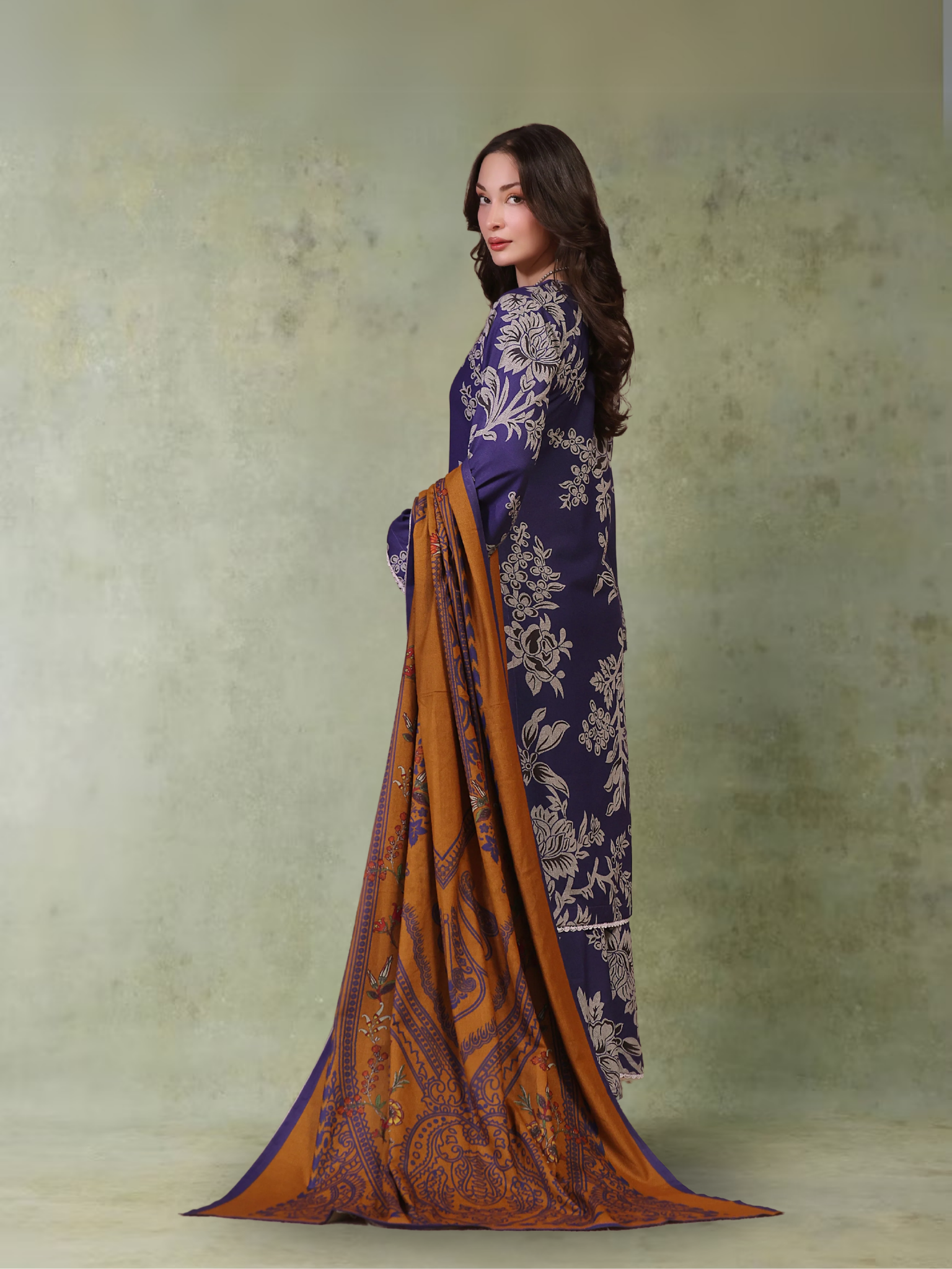 shalwar kameez bleu nuit avec foulard brun motif cachemire