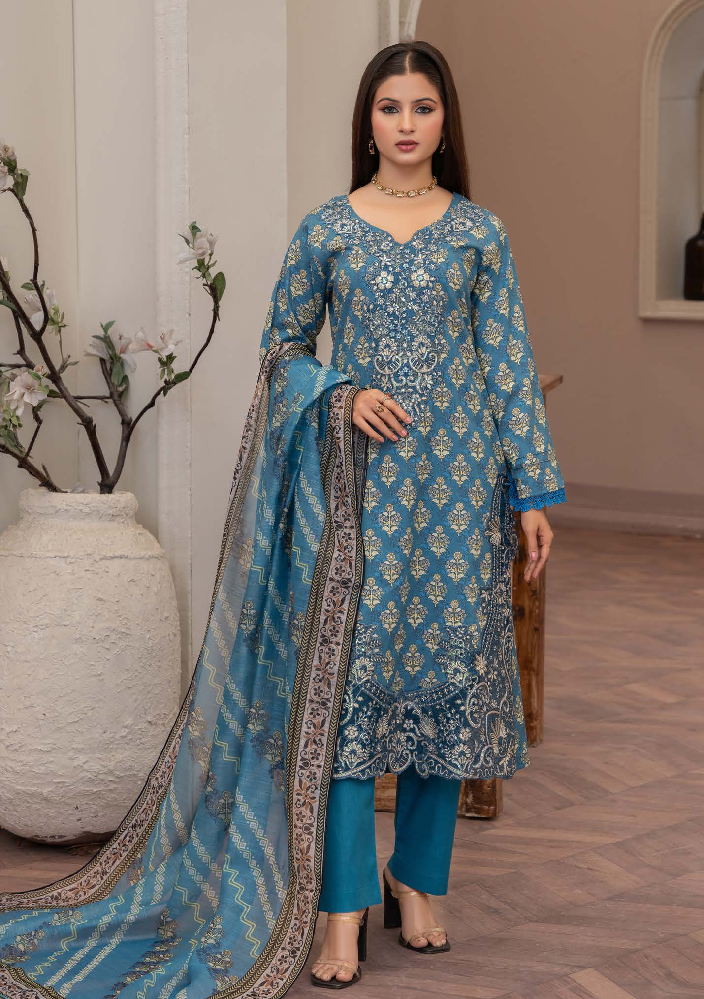 Ensemble Pakistanais Bleu Brodé - Été 2025 Mahnoor