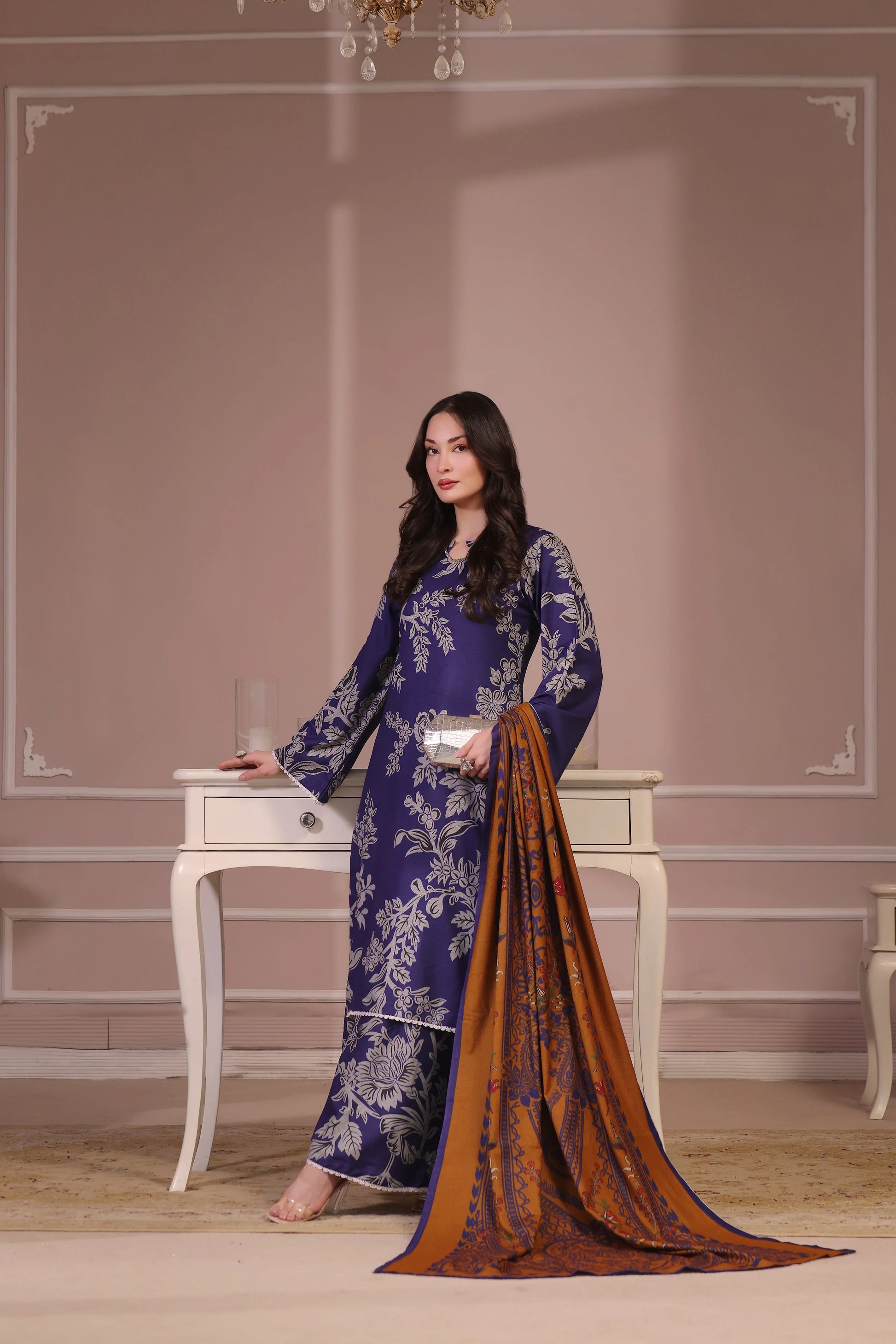 shalwar kameez bleu nuit avec foulard brun motif cachemire