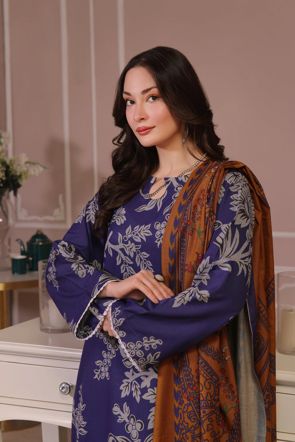 zoom haut shalwar kameez bleu nuit brodé