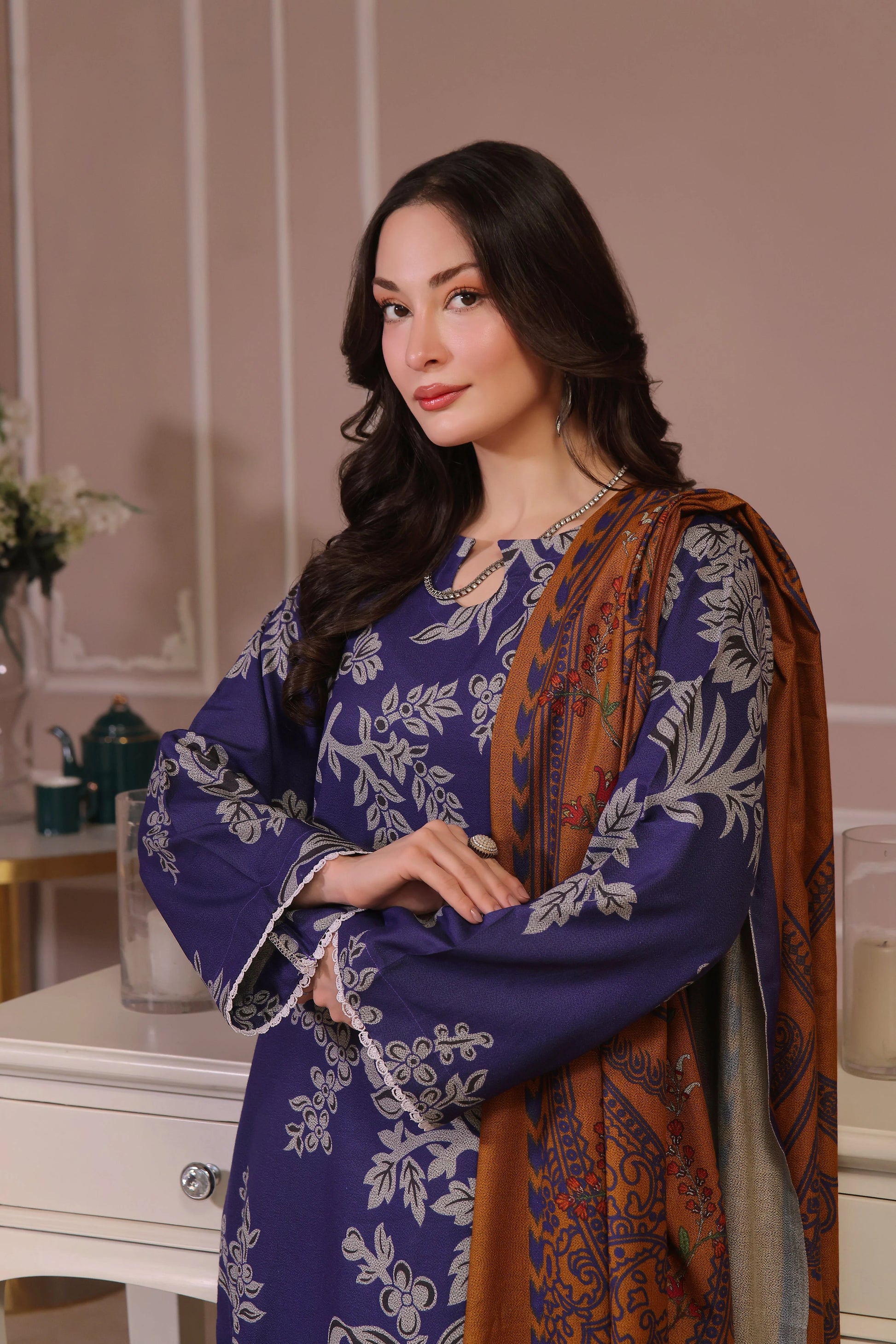 zoom haut shalwar kameez bleu nuit brodé