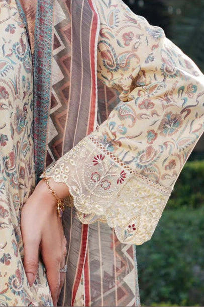 Femme élégante portant des habits pakistanais, shalwar kameez, (ou salwar kameez), habits traditionnels du Pakistan, habits amples, collection printemps été, imprimé en motifs crème et beige, avec un shawl léger (écharpe ou foulard) en linon, en imprimé motif crème, et un pantalon coupe patte d'éléphant.