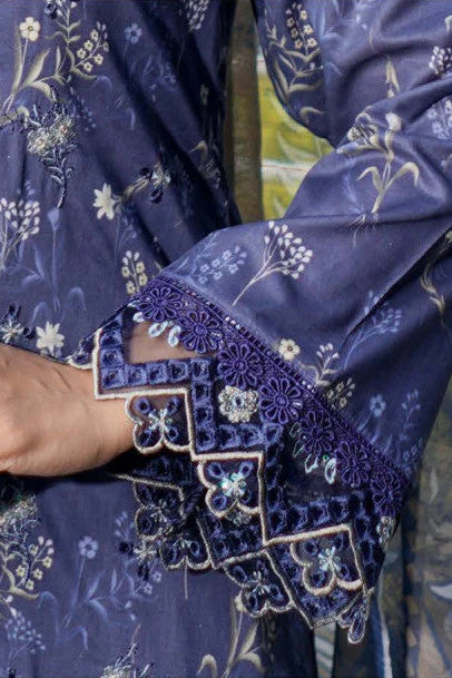 Femme élégante portant des habits pakistanais, shalwar kameez, (ou salwar kameez), habits traditionnels du Pakistan, habits amples, collection printemps été, imprimé en motifs lavande et violet, avec un shawl léger (écharpe ou foulard) en linon, en imprimé motif lavande, et un pantalon coupe patte d'éléphant.