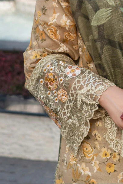 Femme élégante portant des habits pakistanais, shalwar kameez, (ou salwar kameez), habits traditionnels du Pakistan, habits amples, collection printemps été, imprimé en motifs jaune et doré, avec un shawl léger (écharpe ou foulard) en linon, en imprimé motif jaune, et un pantalon coupe patte d'éléphant.